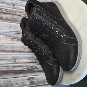 Cloudsteppers by Clarks Black High-Top Sneakers Size 9
